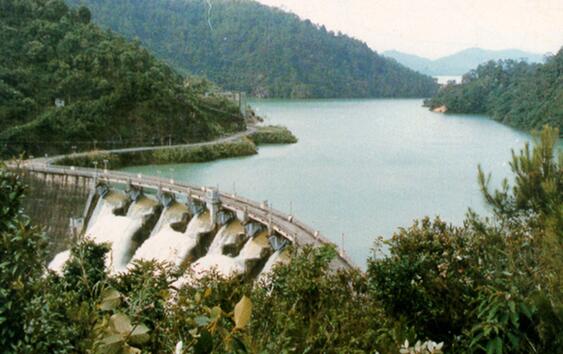 泄水建筑物分类功能与案例讲义-流溪河拱坝