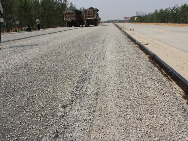 高速公路改扩建沥青碎石基层标准化施工工艺