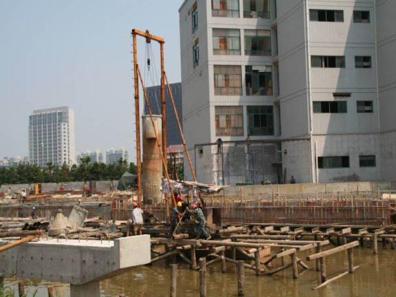 建筑工程施工桩基础工程方案-水上搭操作平台